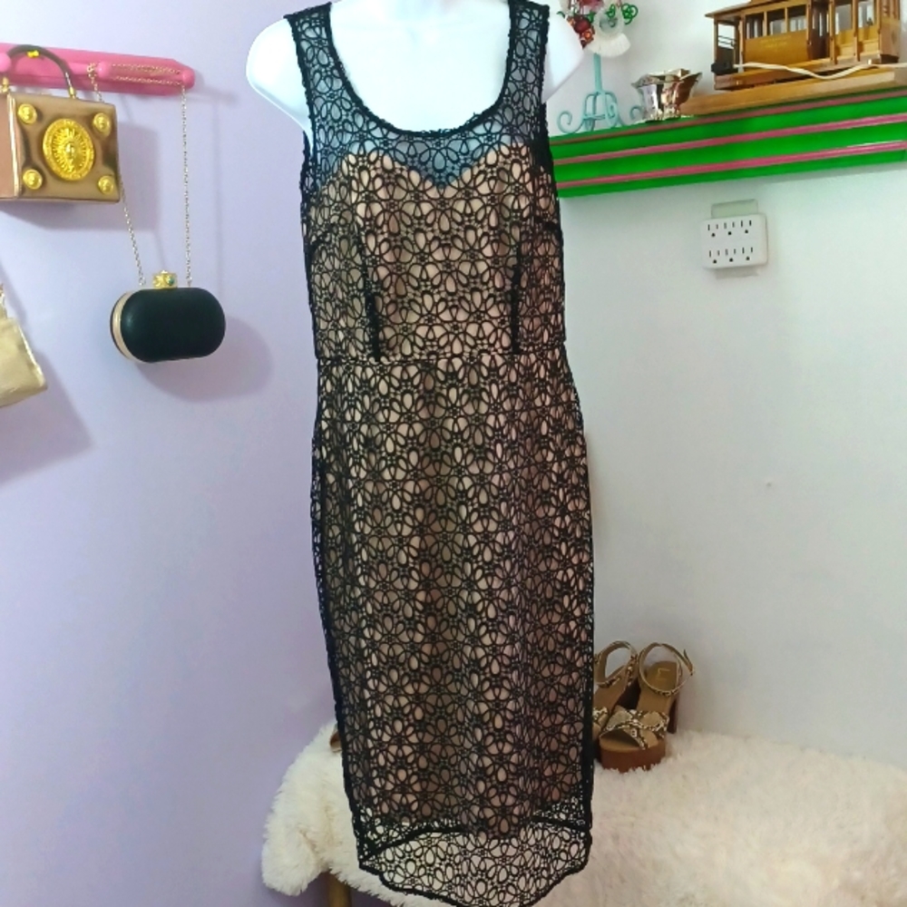 🆕️.TAYLOR BLACK LACE SHEATH DRESS Sz 6